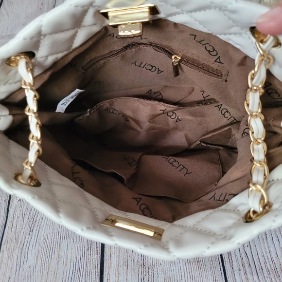 ✨️ White Quilted Vegan leather small tote✨️ - Picture 9 of 12